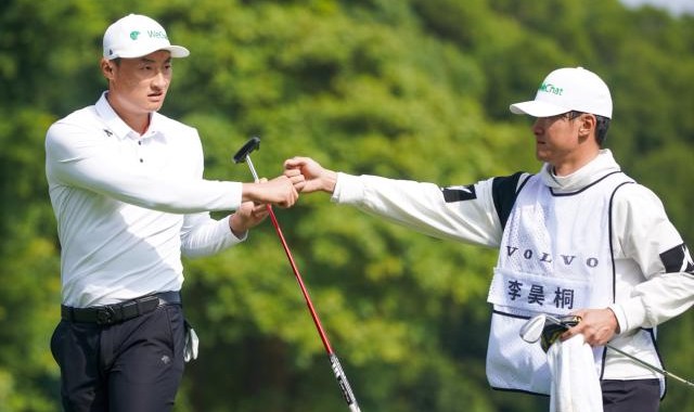 皇冠体育平台-沃尔沃中国公开赛李昊桐回暖：昨天的红袜子不灵啊