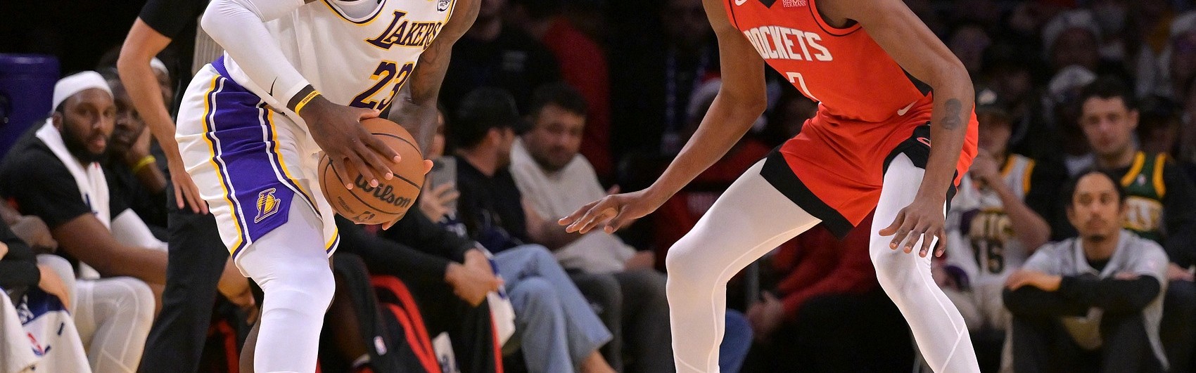 皇冠体育官方-解析西部卡位战：湖人三人组互不兼容 火箭数据漂亮但观感糟糕