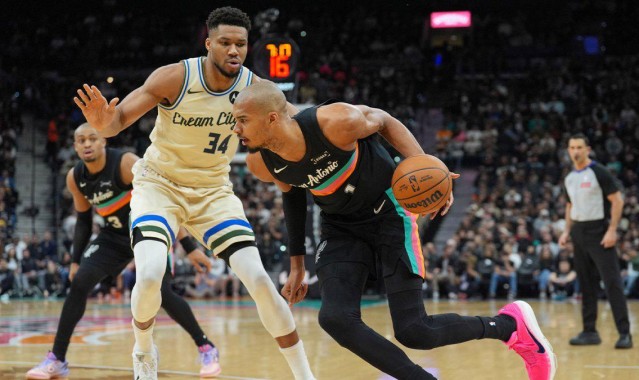 皇冠体育平台-赞不绝口，马刺队文班亚马获得扬尼斯·阿德托昆博的高度赞扬