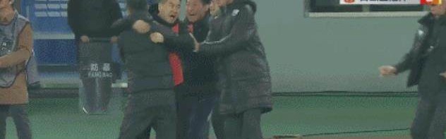 皇冠体育官方-让二追三无愧最大黑马 逆风翻盘后肇俊哲肆意庆祝