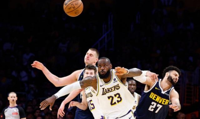 皇冠体育平台-你永远可以相信绝境詹！39岁詹皇末节封王拒绝横扫